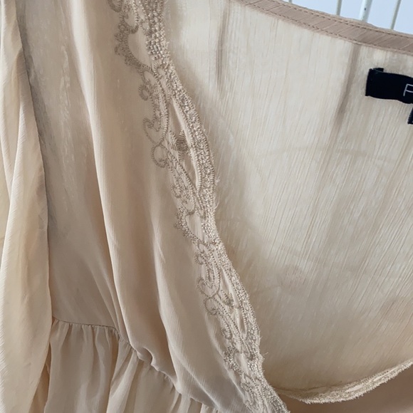 FOREVER 21 Embroidered Flutter Sleeve Top - Size Large - Picture 8 of 10